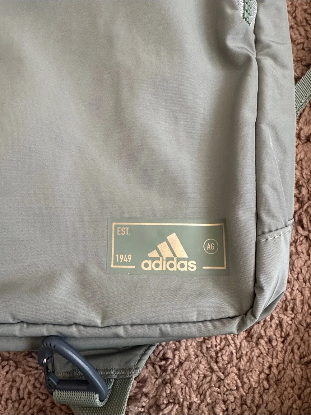 LIKE NEW! ADIDAS ESSENTIALS SLING CROSSBODY BAG